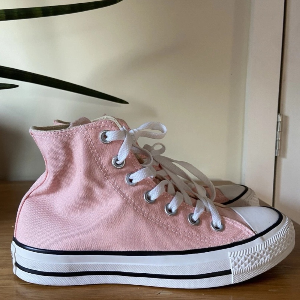 Converse Light Pink High-Top Sneakers - Women’s Size 6 - Picture 4 of 15